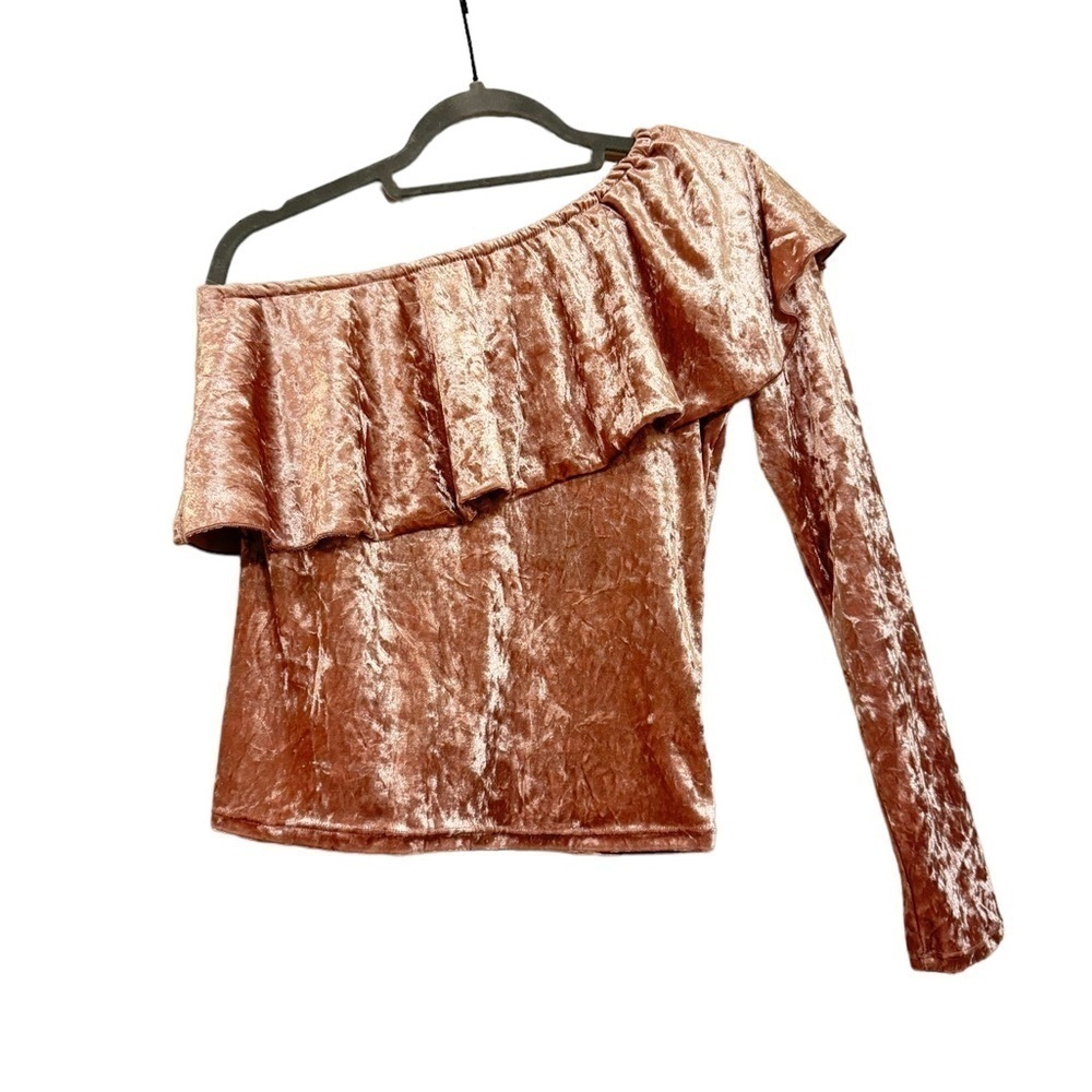 Sweet Clair Off Shoulder Top size Medium